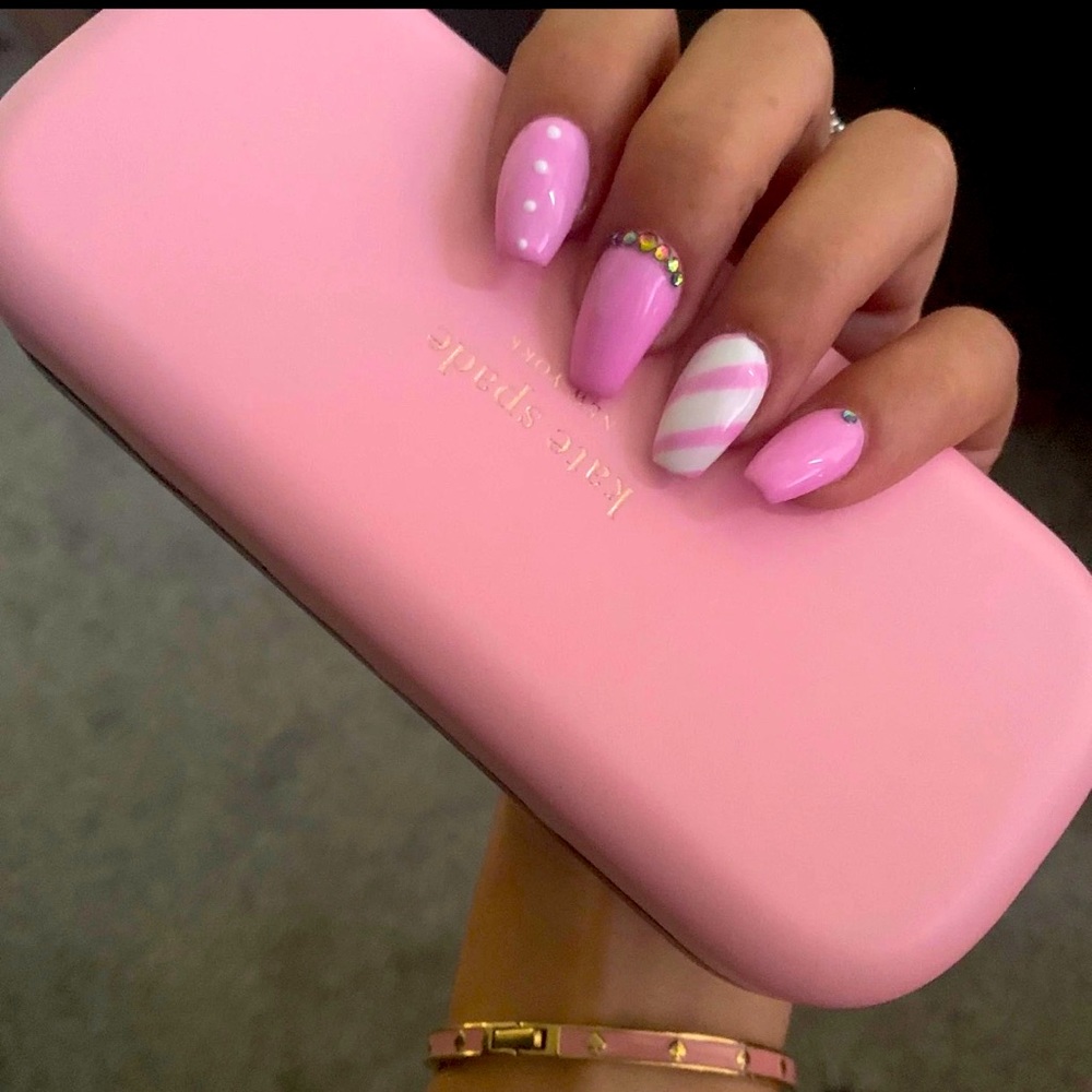 Press on nails